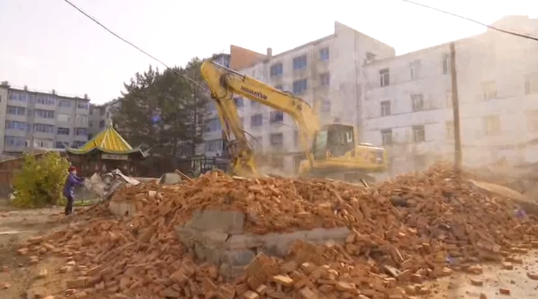 《整治十乱》专栏：我市各部门加大力度拆除违章建筑