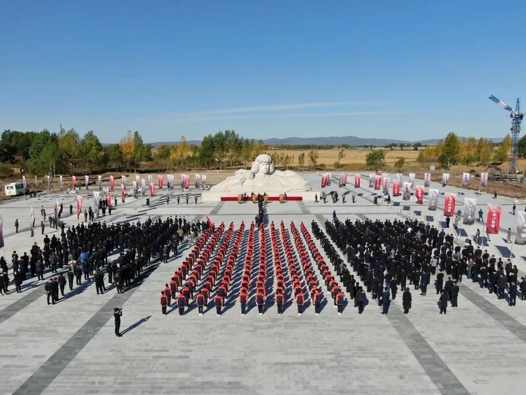 汤原县举行烈士纪念日向人民英雄敬献花篮仪式