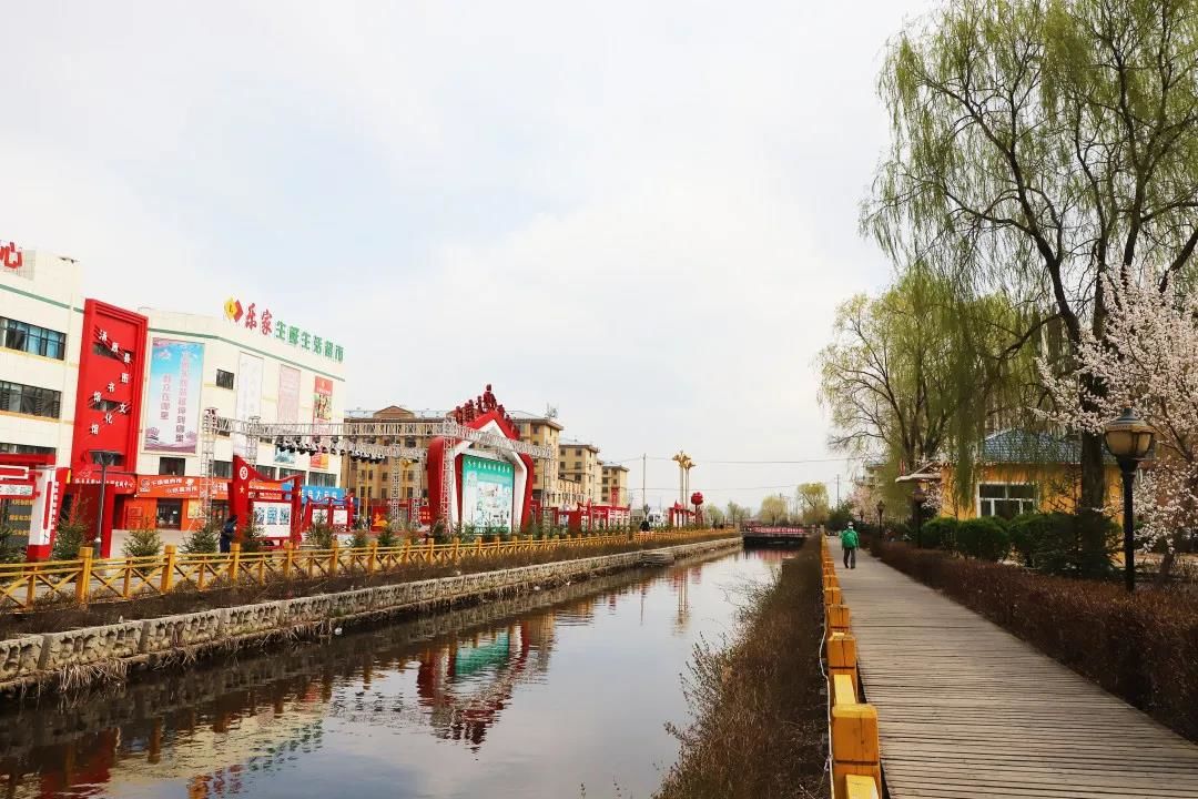 汤原县组织开展以“创城文明奉献日 我为群众办实事”为主题的志愿服务活动