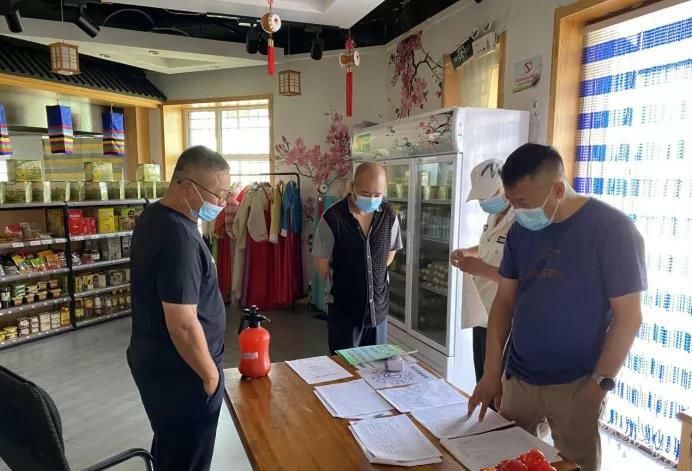 县文旅局工作人员对我县景区经营场所疫情防控、安全生产情况进行检查