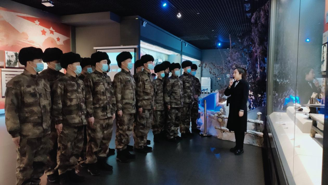 县人武部、退役军人事务局联合开展入伍新兵爱国主义教育活动