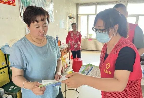 『疫情防控 众志成城』孙吴县红旗乡：敲门入户再动员 疫苗接种再发力