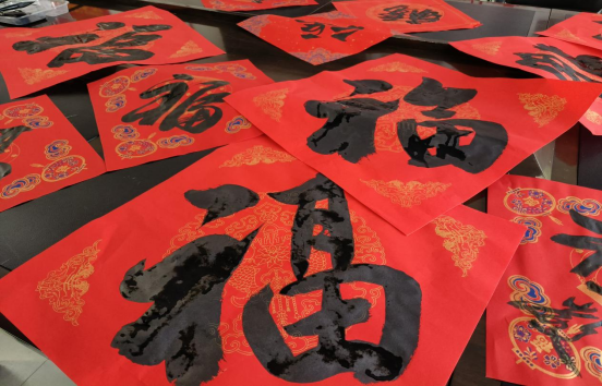 孙吴县红旗乡：翰墨迎新春 送福到“我”家