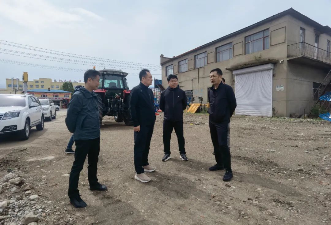 孙吴县委主要领导调研检查市政建设工作
