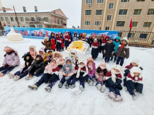 乘亚冬之风 筑雪韵校园  ——市第二小学举办创意雪雕大赛