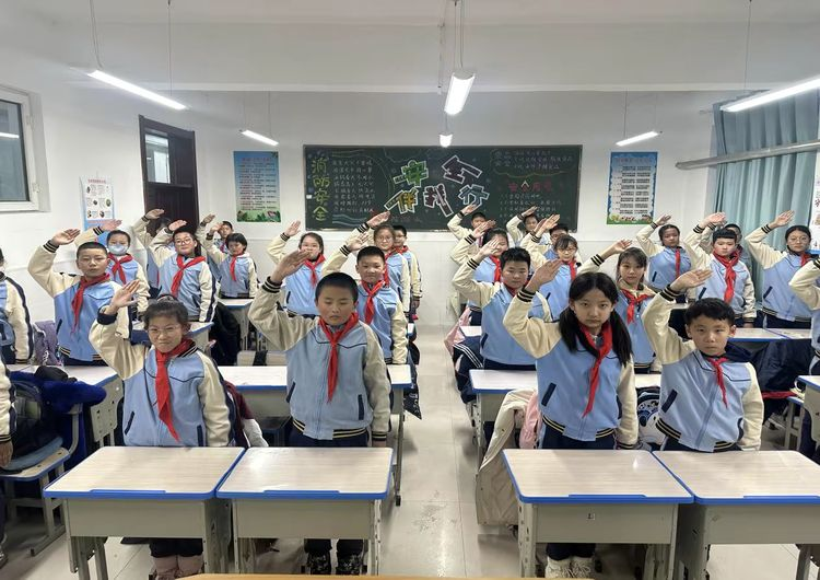 市第二小学开展纪念“一二•九”爱国运动主题活动