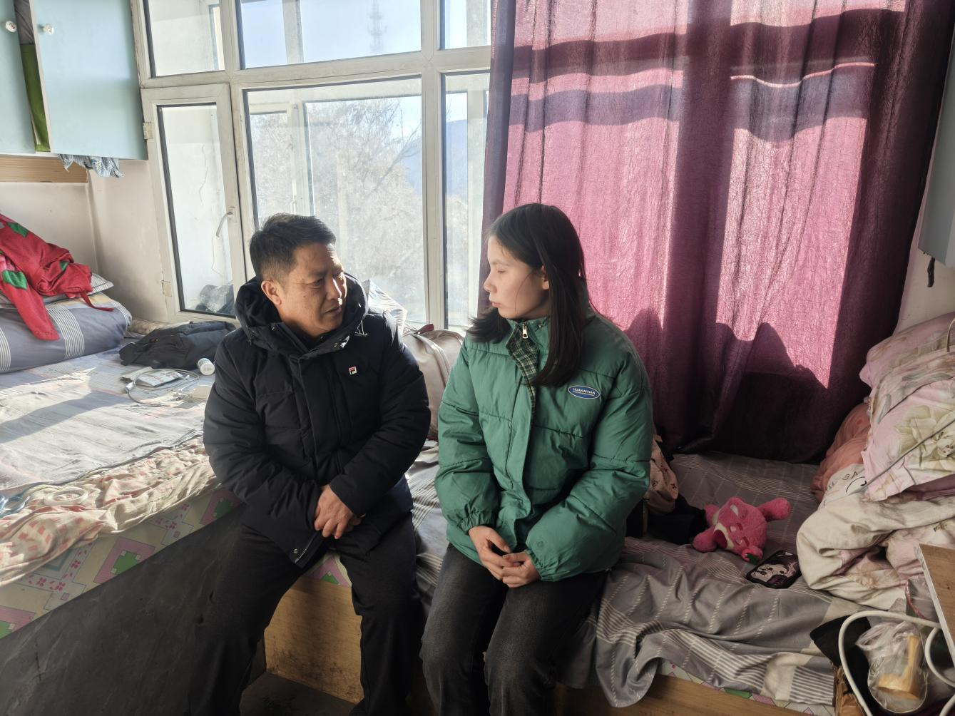 情系贫困学生 走访慰问暖人心
