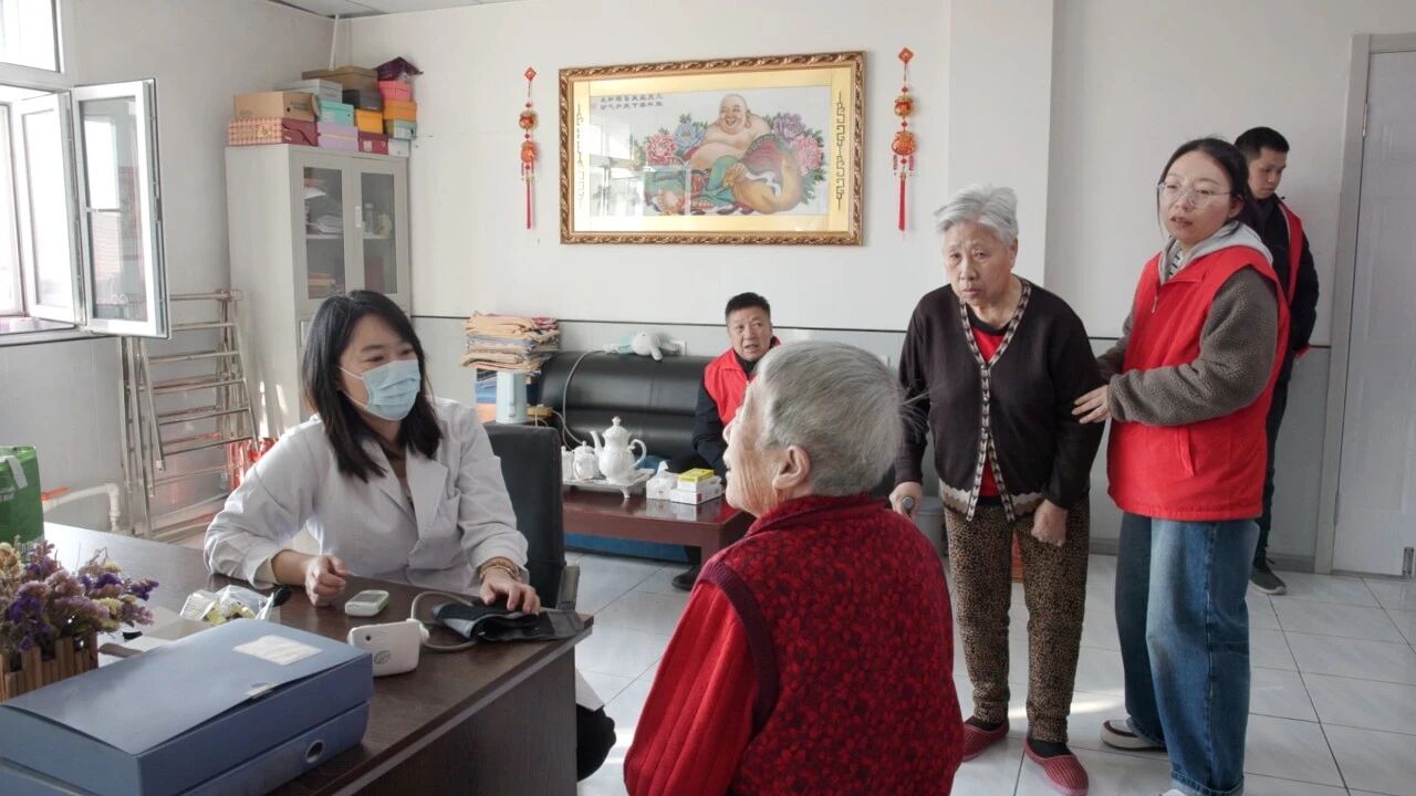 【网络中国节·重阳】重阳佳节暖人心 敬老慰问传真情