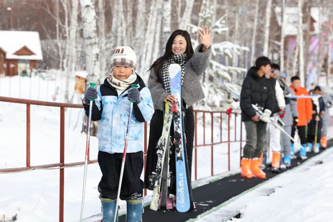 牢记嘱托 感恩奋进 奋力开创高质量发展新局面｜中国最北滑雪场首滑 大批游客感受冰雪魅力