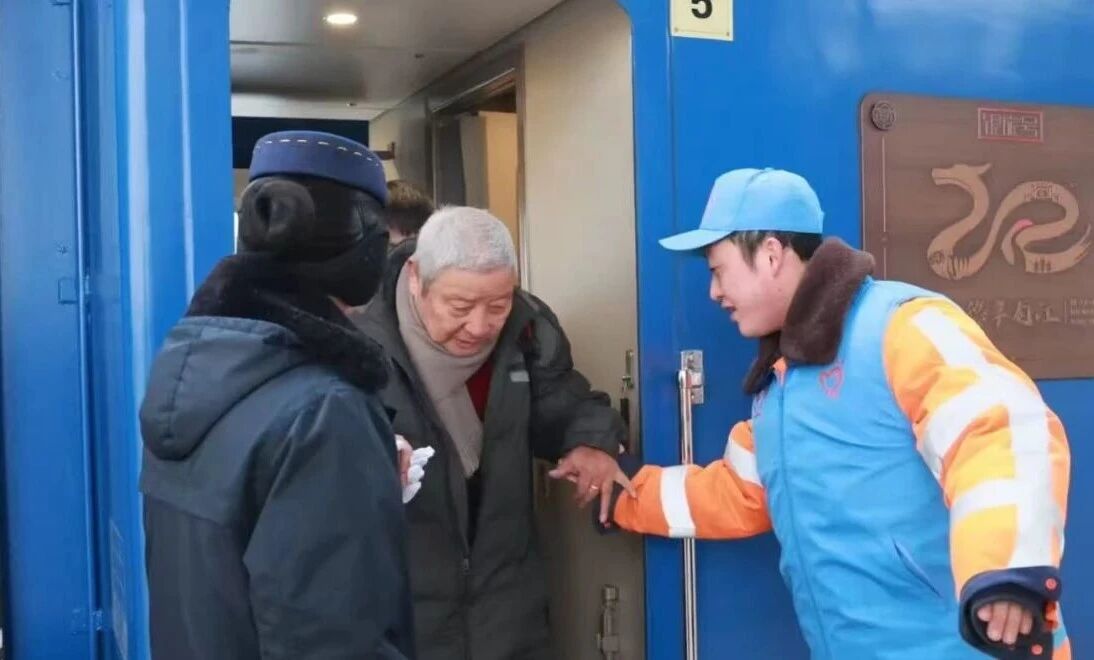 牢记嘱托 感恩奋进 奋力开创高质量发展新局面|打造“快旅慢游”体验，漠河迎来今冬首趟冰雪旅游专列