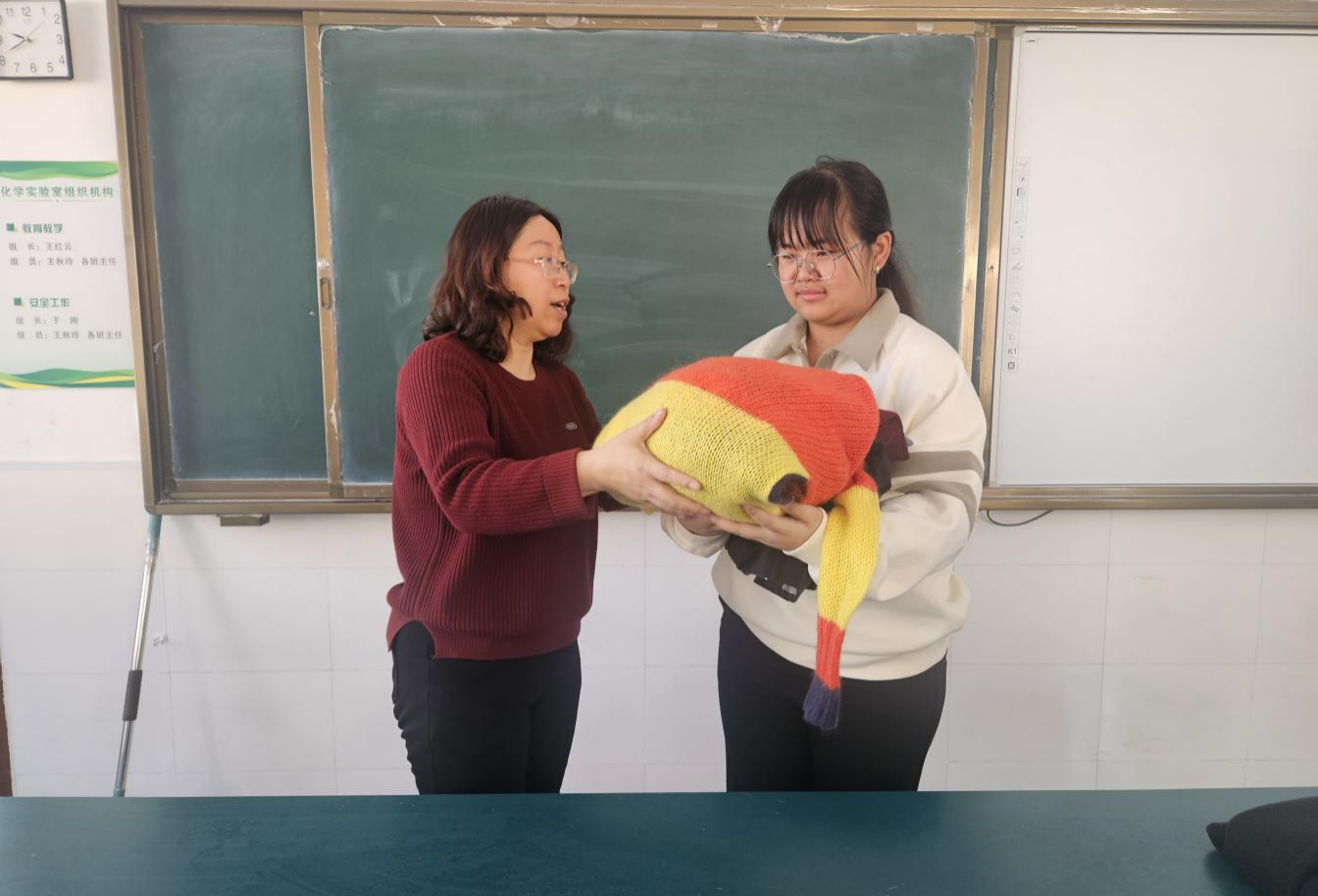 浓桥镇中学：师者仁心“衣”路同行