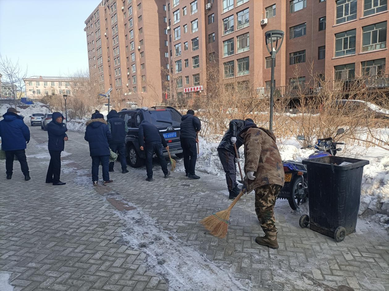 传承雷锋精神 共筑清洁家园