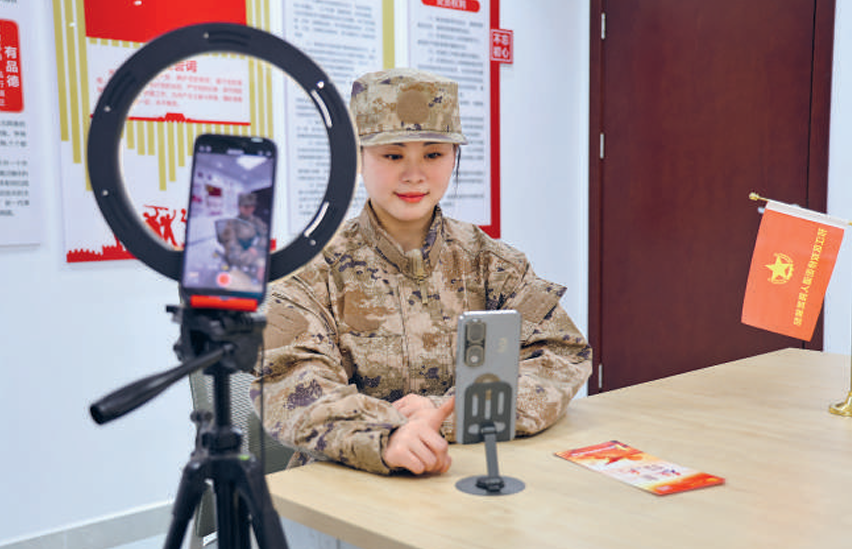 征兵宣传新模式：“戎装主播”走进网络直播间
