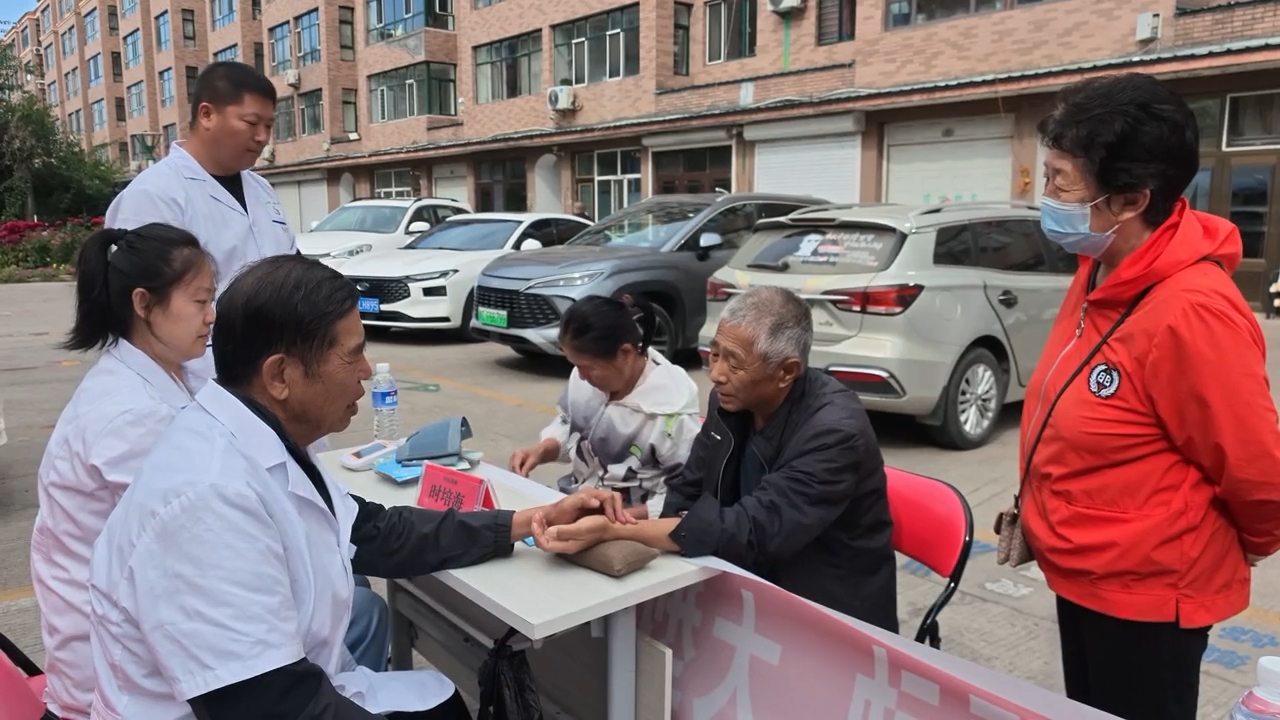 我市开展“服务百姓健康行动”公益义诊活动