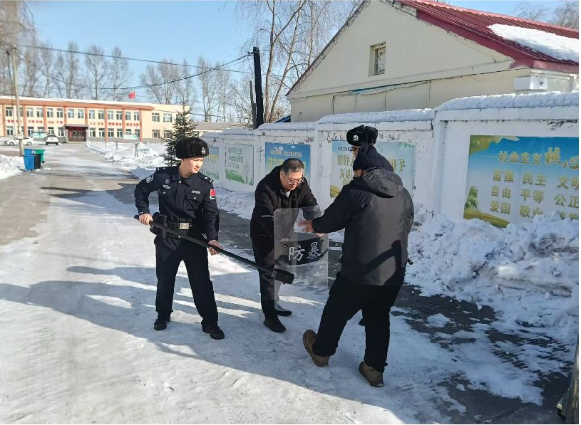 警民共建 生命至上 ——抚远市通江镇中心校开展警校共建开学系列活动