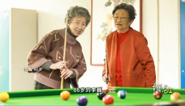 幸福龙江 题目：《皱纹里开出幸福花》 简介：龙江特色幸福养老圈，守护夕阳 温暖相伴。（视频内容为转载）