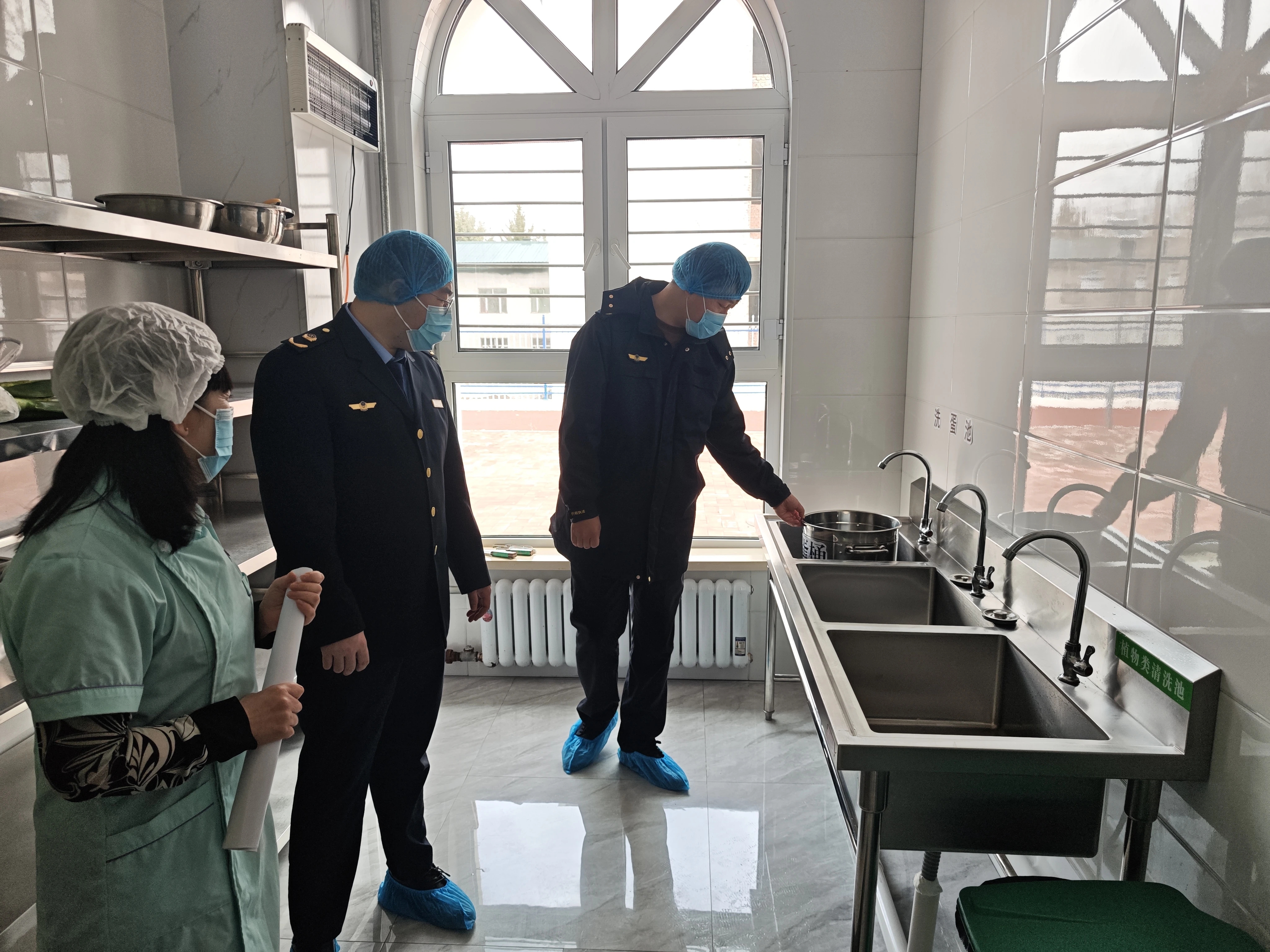 紧盯校园周边食安 守护师生健康成长