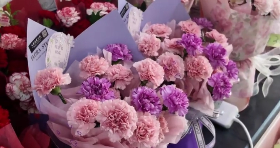 母亲节“甜蜜经济”升温 鲜花蛋糕预订忙