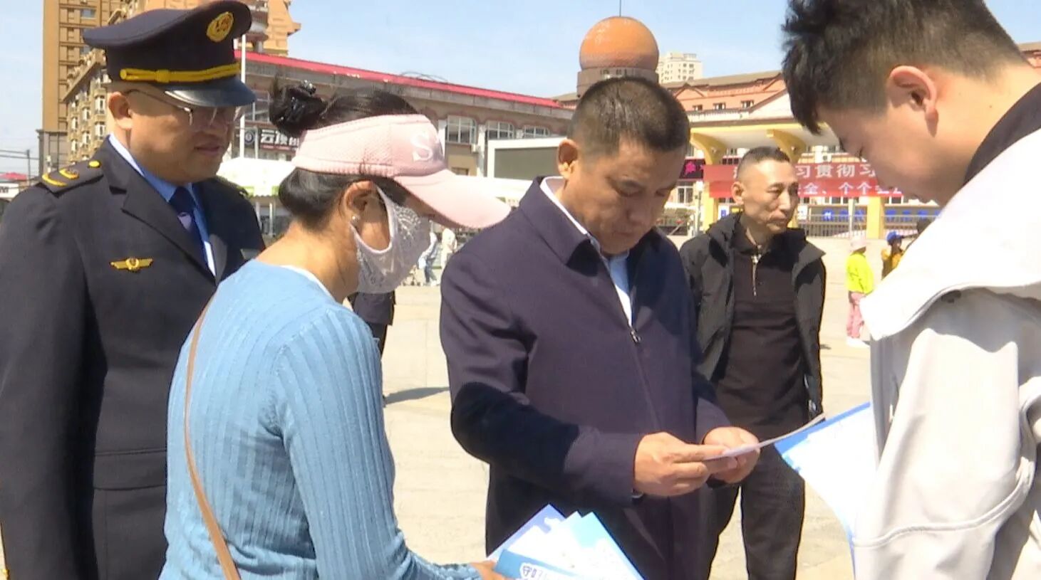 市安防办联合多部门开展防灾减灾日宣传活动