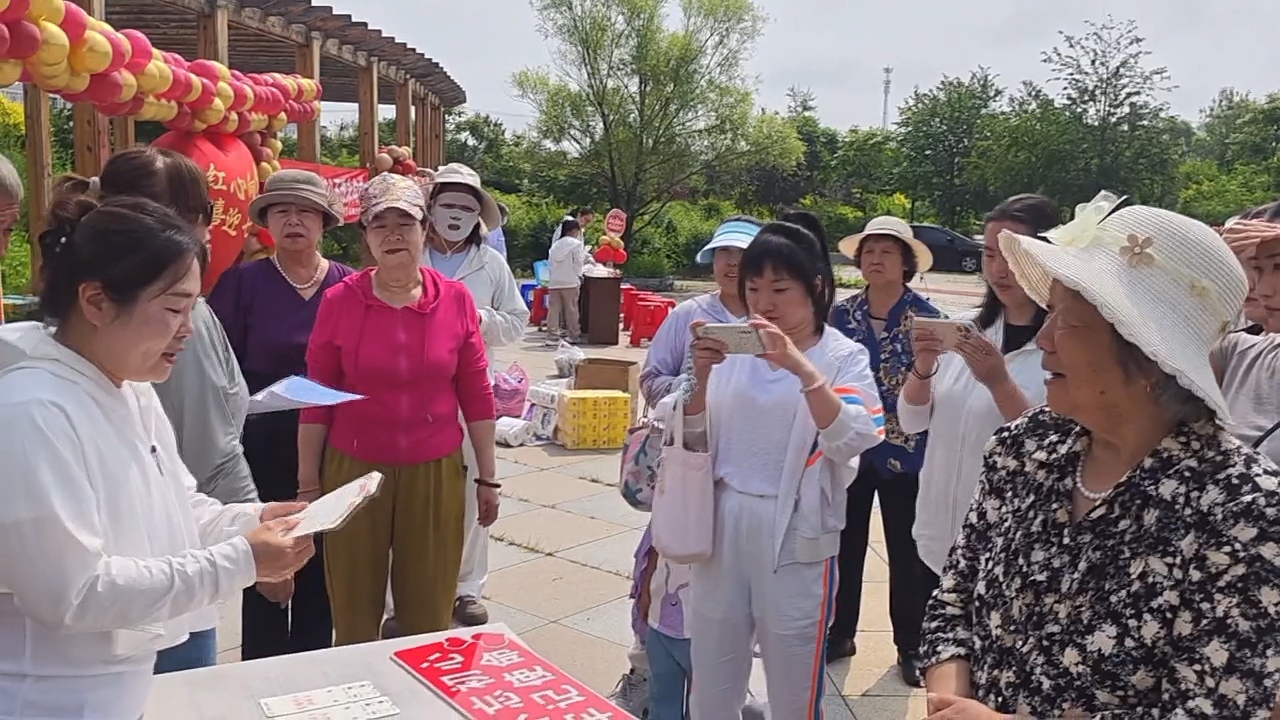 南山社区举办“七一”红色游园活动