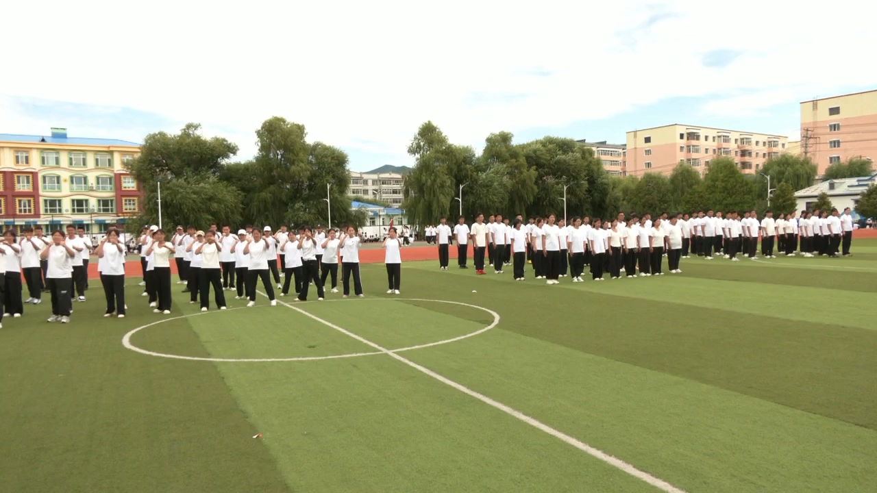 市第一中学：热血军训砺青春 飒爽少年启新程