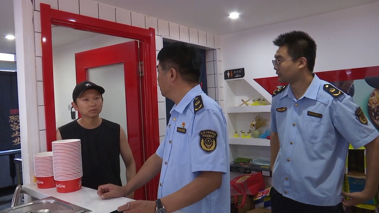 有关部门联合执法筑牢校园食品安全防护网