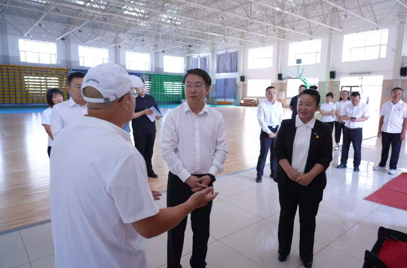 于彦波深入校园调研基础教育工作